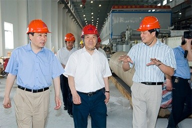 2007年5月25日，时任全国政协常委、经济委员会副主任、中国包装联合会会长石万鹏一行来公司视察
