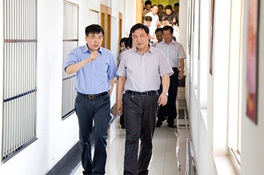 2012年7月5日，时任嘉兴市委书记李卫宁一行调研公司党建工作