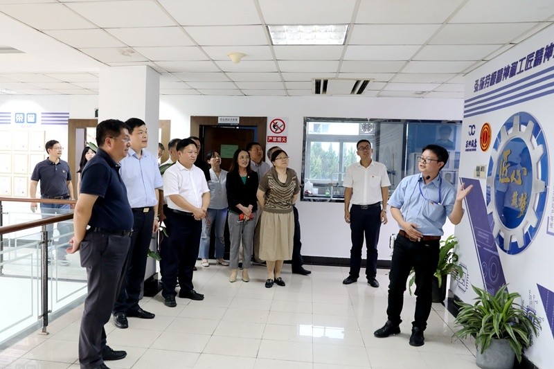 2020年7月29日，时任浙江省政协常委、社法委副主任、省总工会副主席、一级巡视员董建伟莅临8868体育手机版登录入口调研新时代工匠培育工作