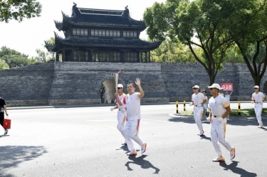笑脸与热情刷屏！这名火炬手是8868体育手机版登录入口人！